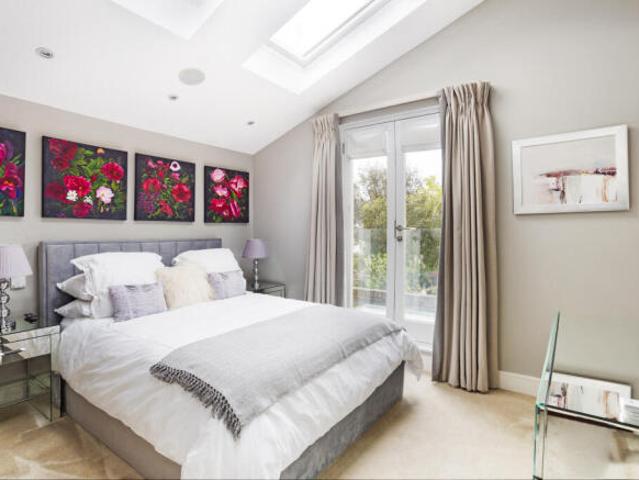 Cottage for sale in Cat Hill