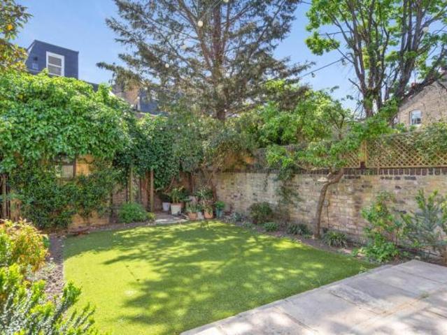 Cottage for sale in Cat Hill