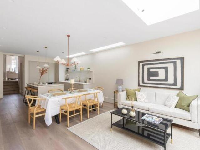 Cottage for sale in Cat Hill