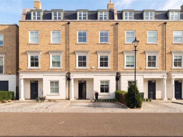Cottage for sale in Isleworth, Greater London