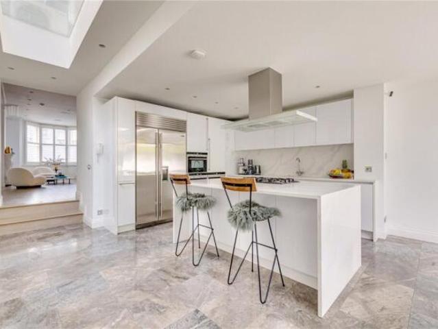 Cottage for sale in Cat Hill, England