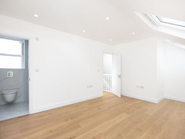 Cottage for sale in Fulham, Cat Hill