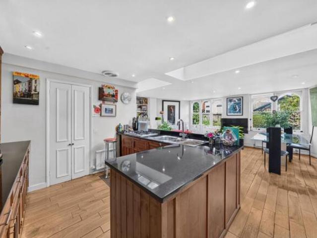 Cottage for sale in Barnes, Greater London
