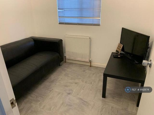 House for rent in Poplar Grove, Greater London
