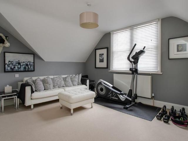 House for rent in Abbeville Village, Greater London