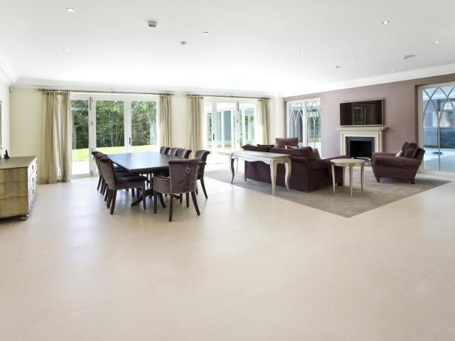 House for rent in Row Town, Surrey