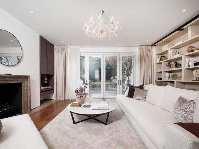 House for rent in Belgravia, Greater London