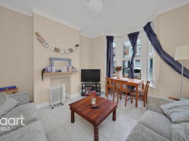 House for rent in Archway, Cat Hill