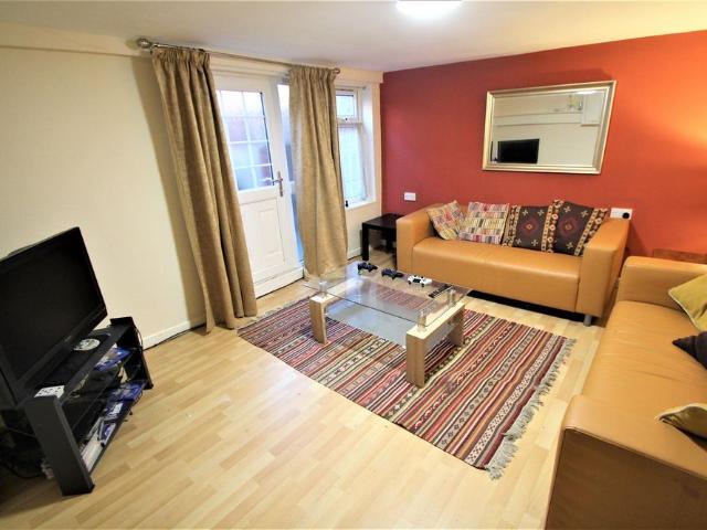House for rent in Hyde Park, West Yorkshire