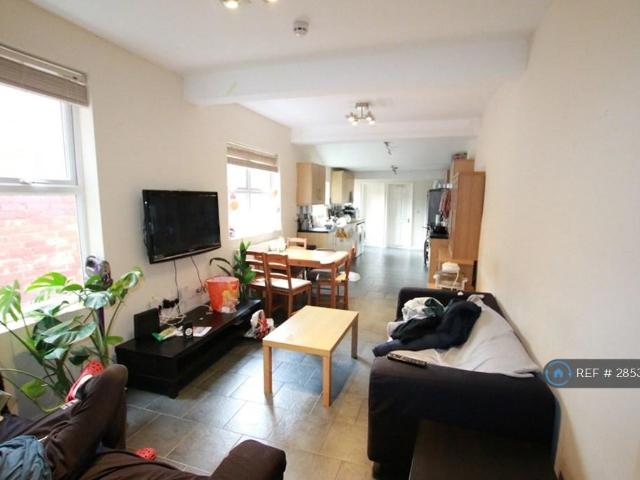 House for rent in Newtown, Reading
