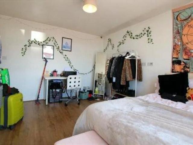 House for rent in Kingsbury, Greater London
