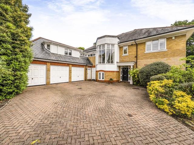 House for rent in Row Town, Surrey
