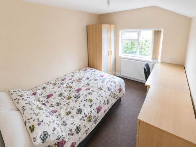 House for rent in Newtown, Reading