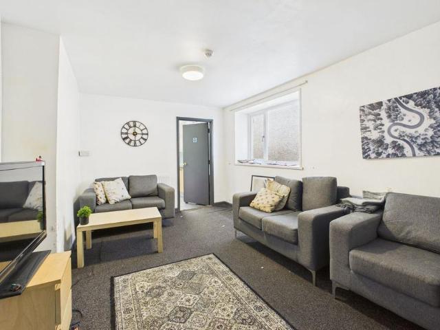 Room for rent in Nangreaves, Wales