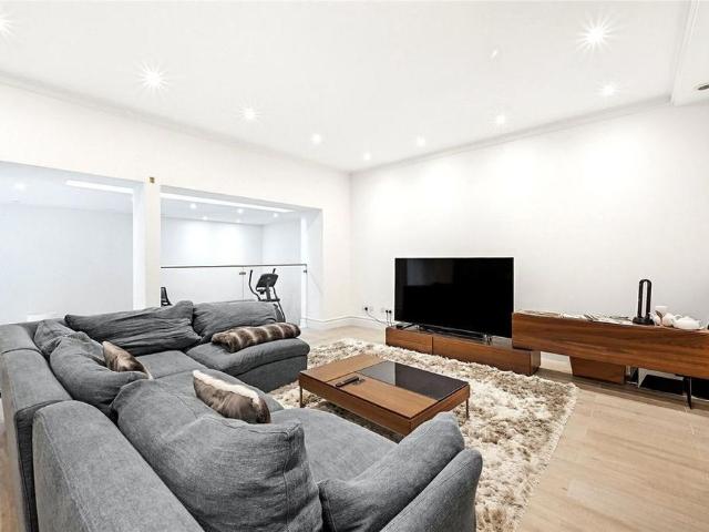 House for rent in Kensington, Greater London