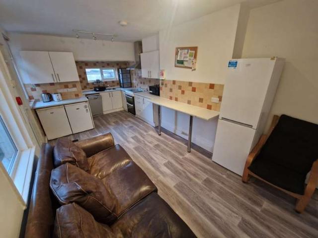 Townhouse for rent in Polsloe, Exeter