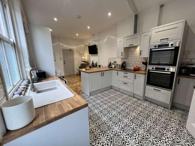 Townhouse for rent in Newtown, Exeter