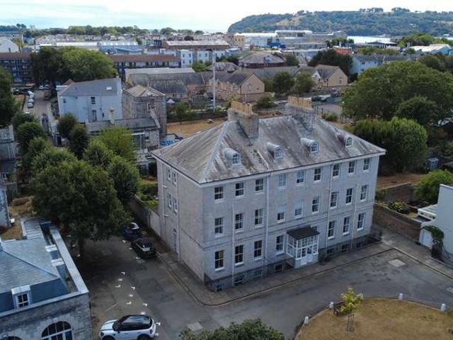 Townhouse for sale in Stonehouse, Mount Wise