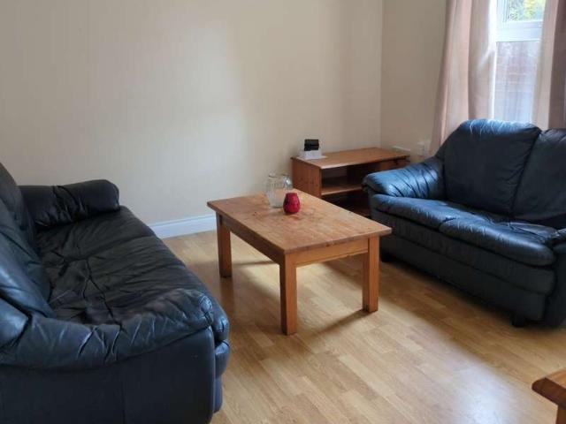 Townhouse for rent in Newtown, Exeter