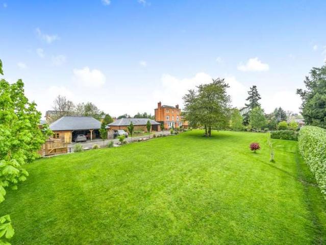 Townhouse for sale in Leominster