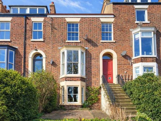 Townhouse for sale in Whitby, North Yorkshire