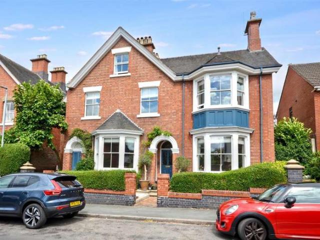 Townhouse for sale in Stone, Baswich