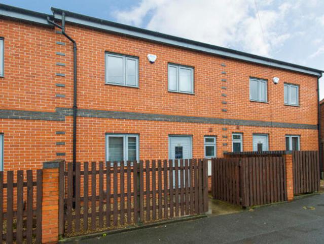 Townhouse for rent in Haddon, East Midlands