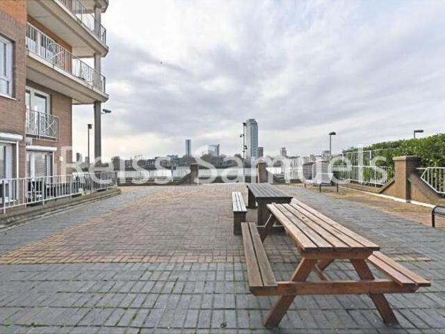 Townhouse for rent in Cat Hill
