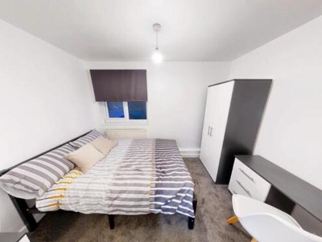 Townhouse for rent in Norfolk Park, South Yorkshire
