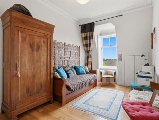 Townhouse for sale in Dowanhill, Scotland