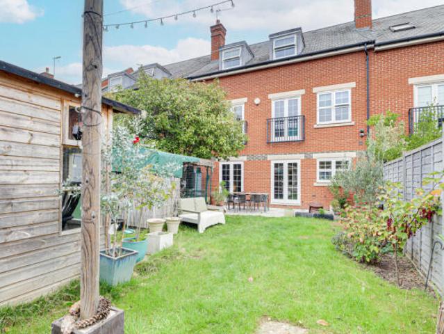 Townhouse for sale in Five Acres, Hertfordshire