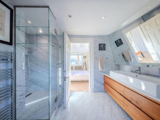 Townhouse for sale in Greater London