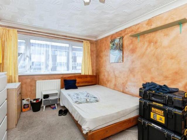 Townhouse for sale in Slough