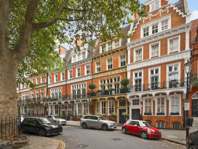 House for sale in South Kensington, Greater London