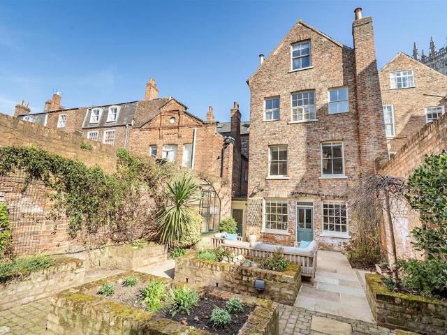 House for sale in High Field, York