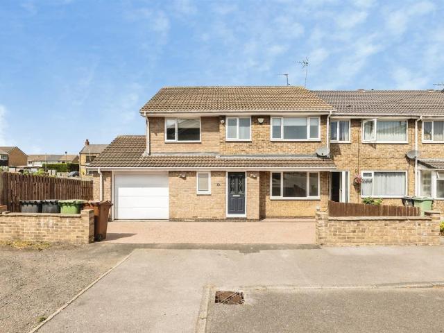 House for sale in Tingley, West Yorkshire