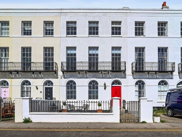 House for sale in Frinton and Walton, Dale Hill