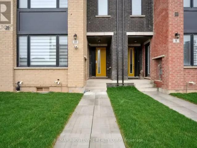Townhouse for rent in Oakville