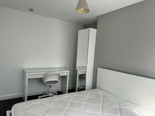 Townhouse for rent in Heaton, Tyne And Wear