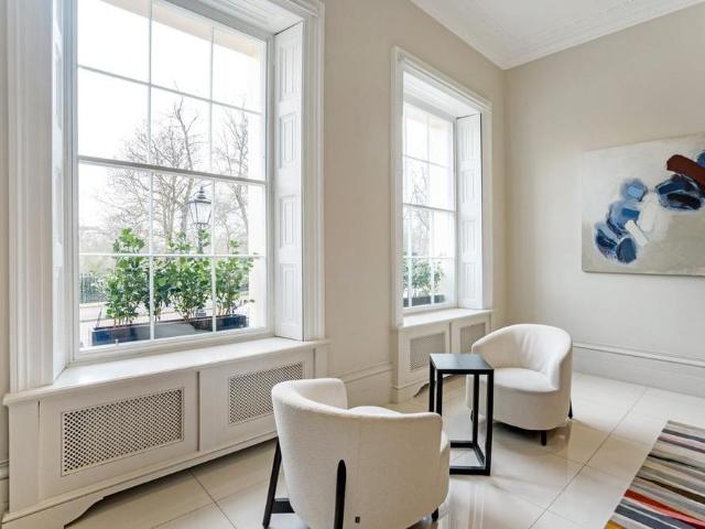 Townhouse for rent in Fitzrovia, Greater London