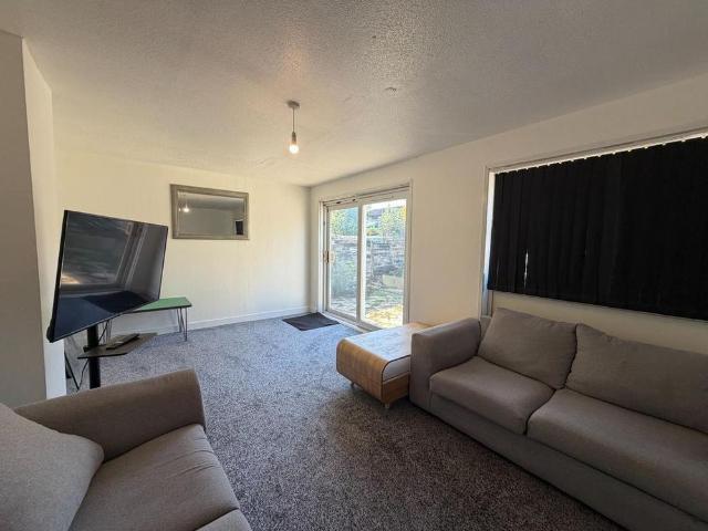 Townhouse for rent in Thorplands, Northampton