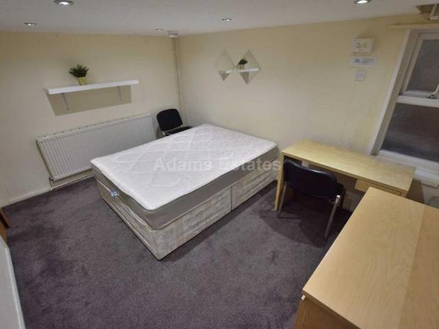 Townhouse for rent in Newtown, Reading
