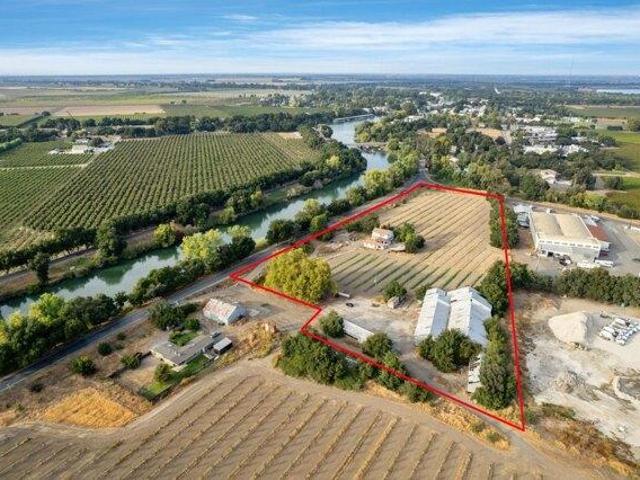 House for sale in Walnut Grove, California