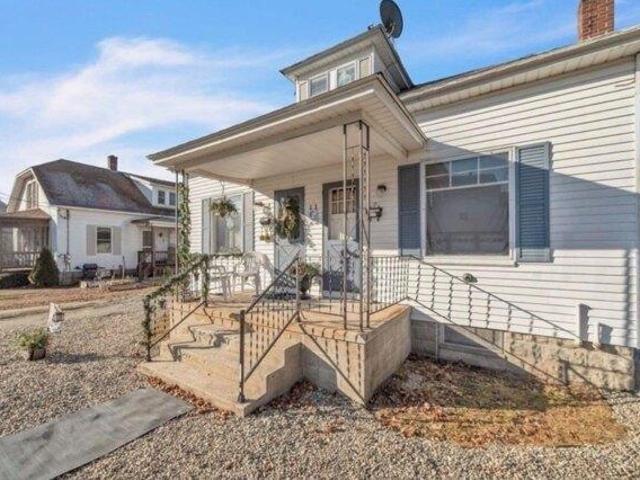 House for sale in Ware, Hampshire County