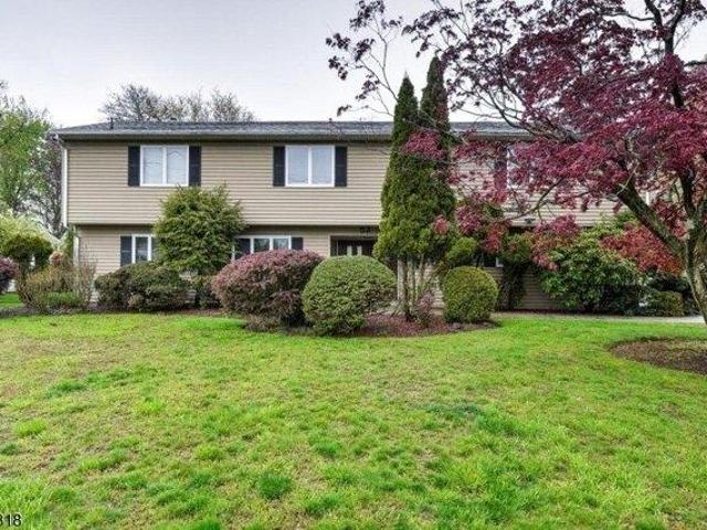 House for sale in Preakness, Wayne