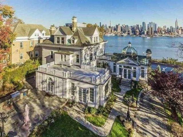 House for sale in Hudson, New Jersey