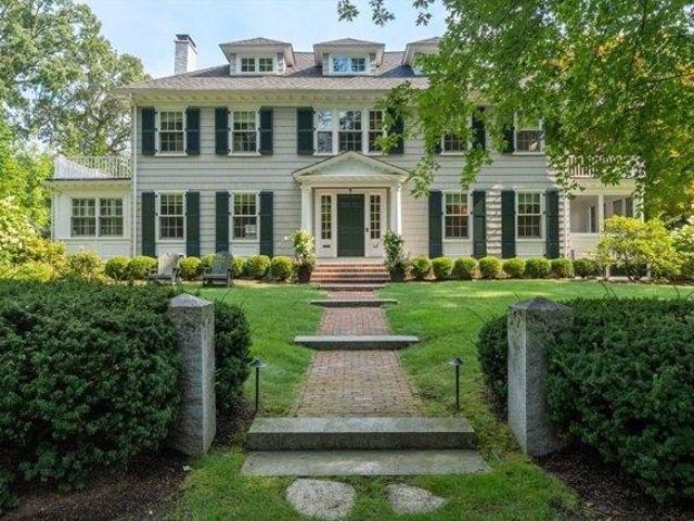 House for sale in Wellesley Hills, Wellesley