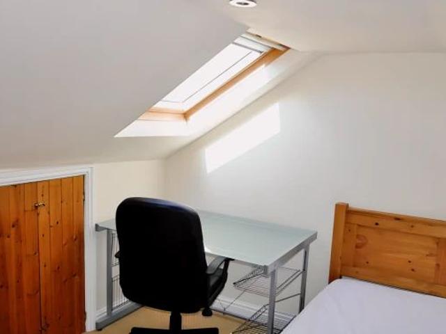 Room for rent in Nangreaves, Wales