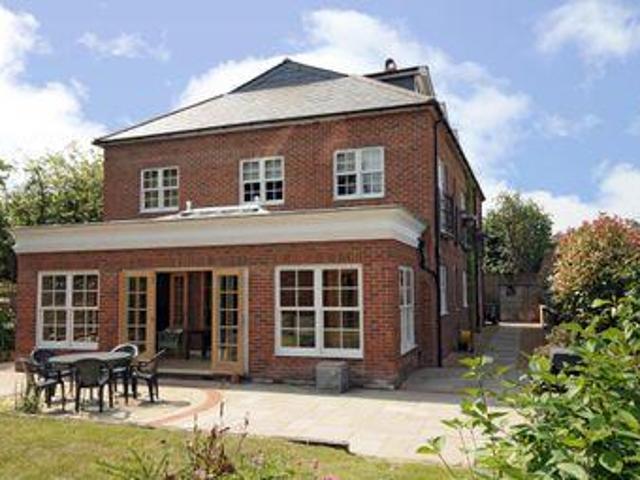 House for rent in Row Town, Surrey