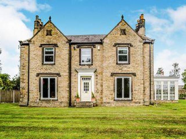 House for sale in Huddersfield, West Yorkshire